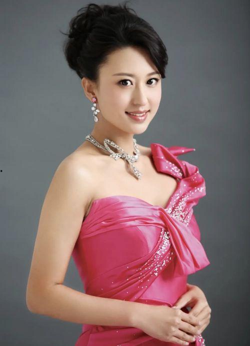 主持人御姐爆料新闻视频,揭秘新闻背后的精彩瞬间 第1张 主持人御姐爆料新闻视频,揭秘新闻背后的精彩瞬间 第1张